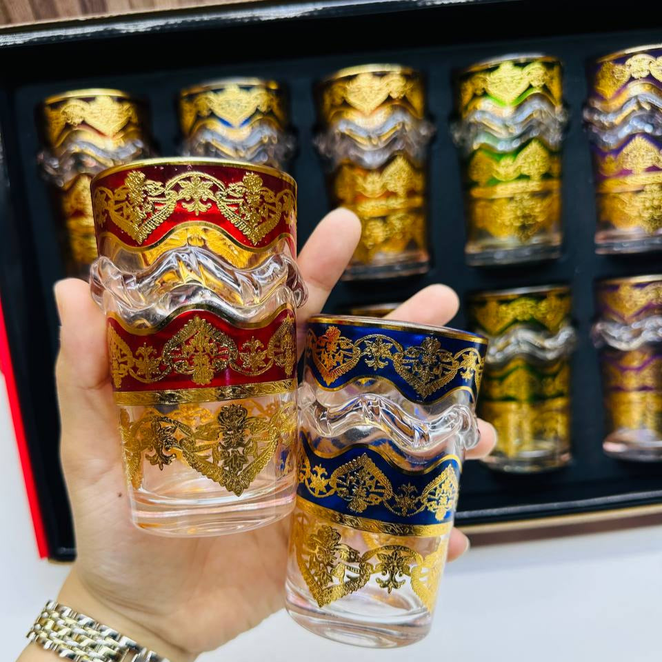 12 Verres Marocains Traditionnels – Motifs Dorés et Couleurs Vibrantes