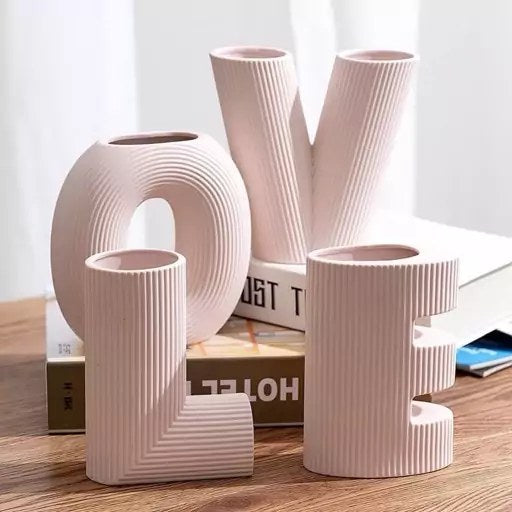 Vases Lettres "LOVE" en Céramique Émaillée – Décoration Moderne et Romantique 💞