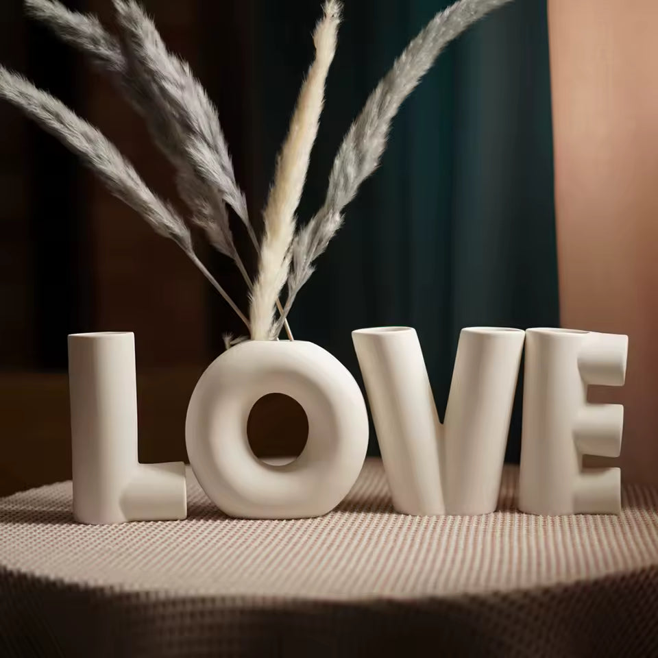 Vases Lettres "LOVE" en Céramique Émaillée – Décoration Moderne et Romantique 💞