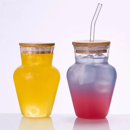 Verre à Rayures Moderne avec Couvercle et Paille – Design Contemporain