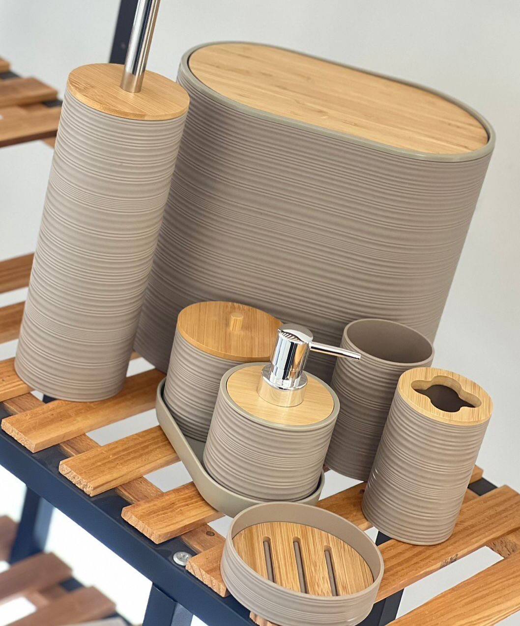 🛁 Ensemble d'Accessoires de Salle de Bain Noir &amp; Bambou – Set Complet 7 Pièces