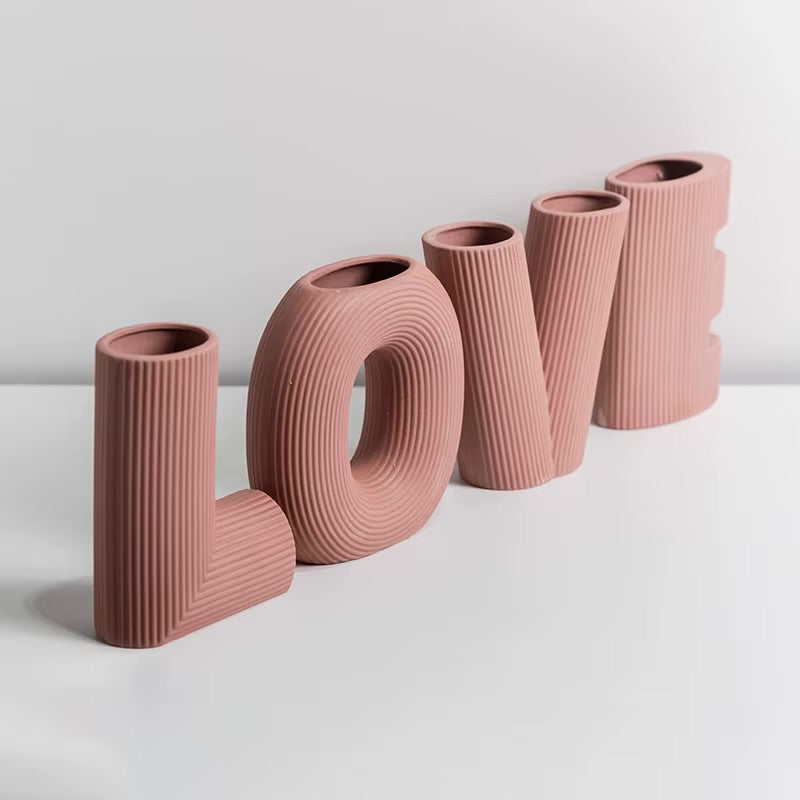 Vases Lettres "LOVE" en Céramique Émaillée – Décoration Moderne et Romantique 💞