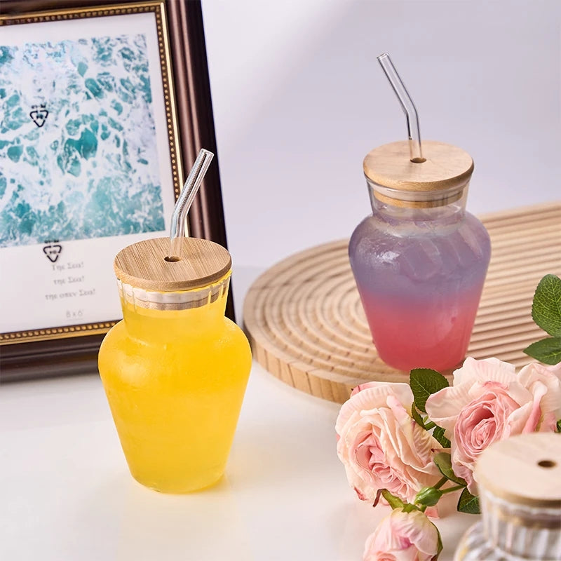 Verre à Rayures Moderne avec Couvercle et Paille – Design Contemporain
