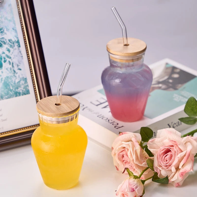 Verre à Rayures Moderne avec Couvercle et Paille – Design Contemporain
