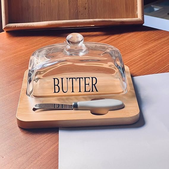 Beurrier avec couvercle en verre et plateau en bambou