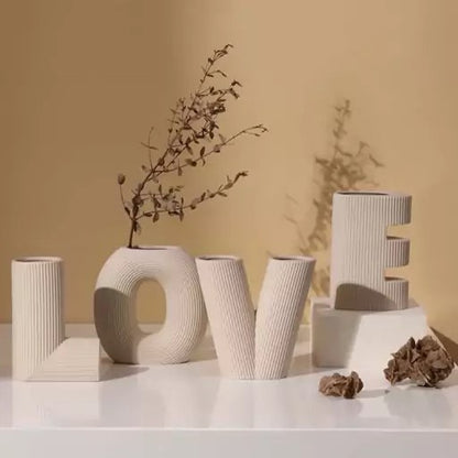 Vases Lettres "LOVE" en Céramique Émaillée – Décoration Moderne et Romantique 💞