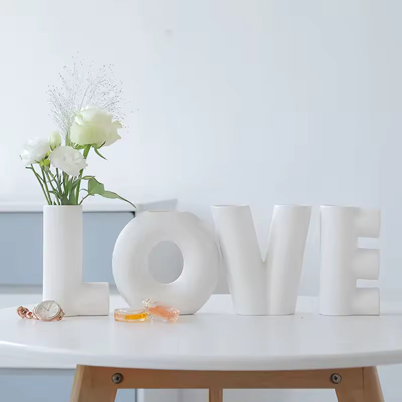 Vases Lettres "LOVE" en Céramique Émaillée – Décoration Moderne et Romantique 💞