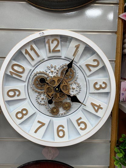 Grande horloge murale avec engrenages mobiles