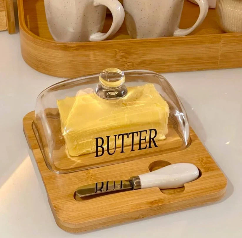 Beurrier avec couvercle en verre et plateau en bambou