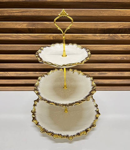 Présentoir à Gâteaux 3 Niveaux en Céramique Blanche – Bord Doré Élégant
