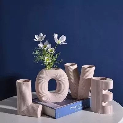 Vases Lettres "LOVE" en Céramique Émaillée – Décoration Moderne et Romantique 💞