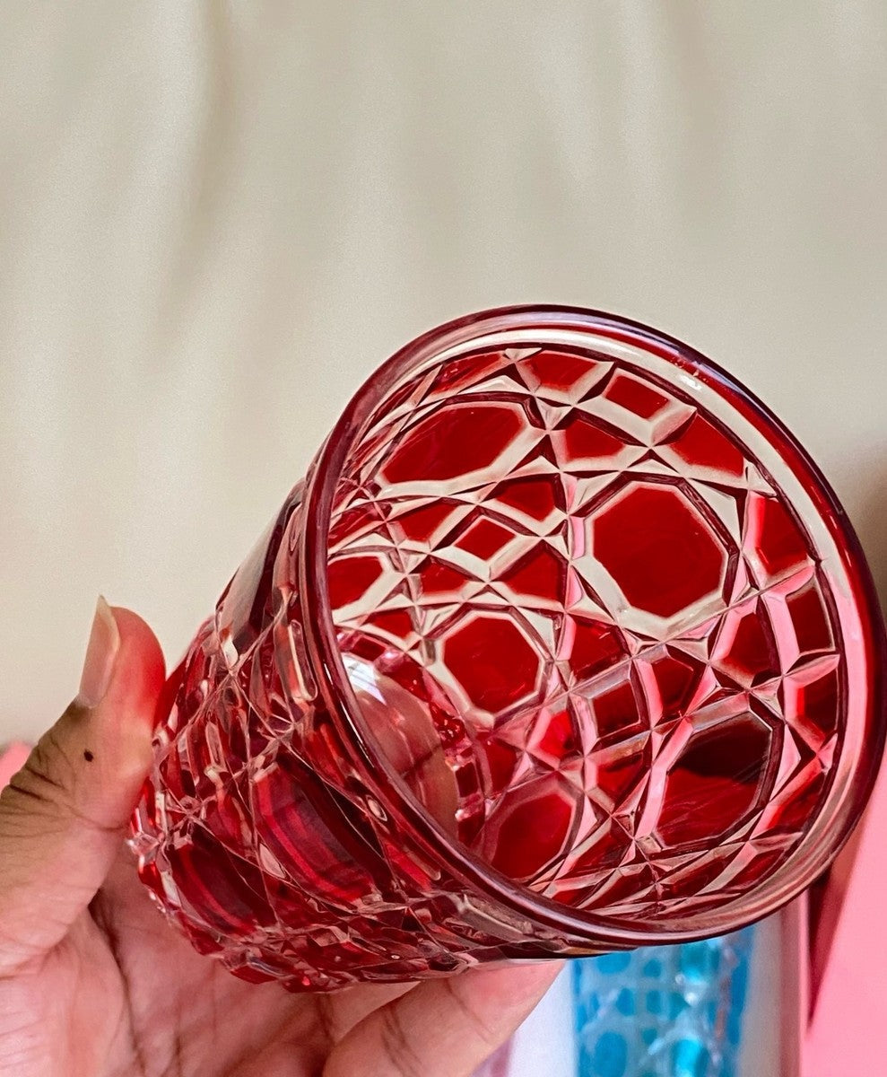 Verre Rouge Transparent en Relief – 310 ml, Style Rétro Élégant